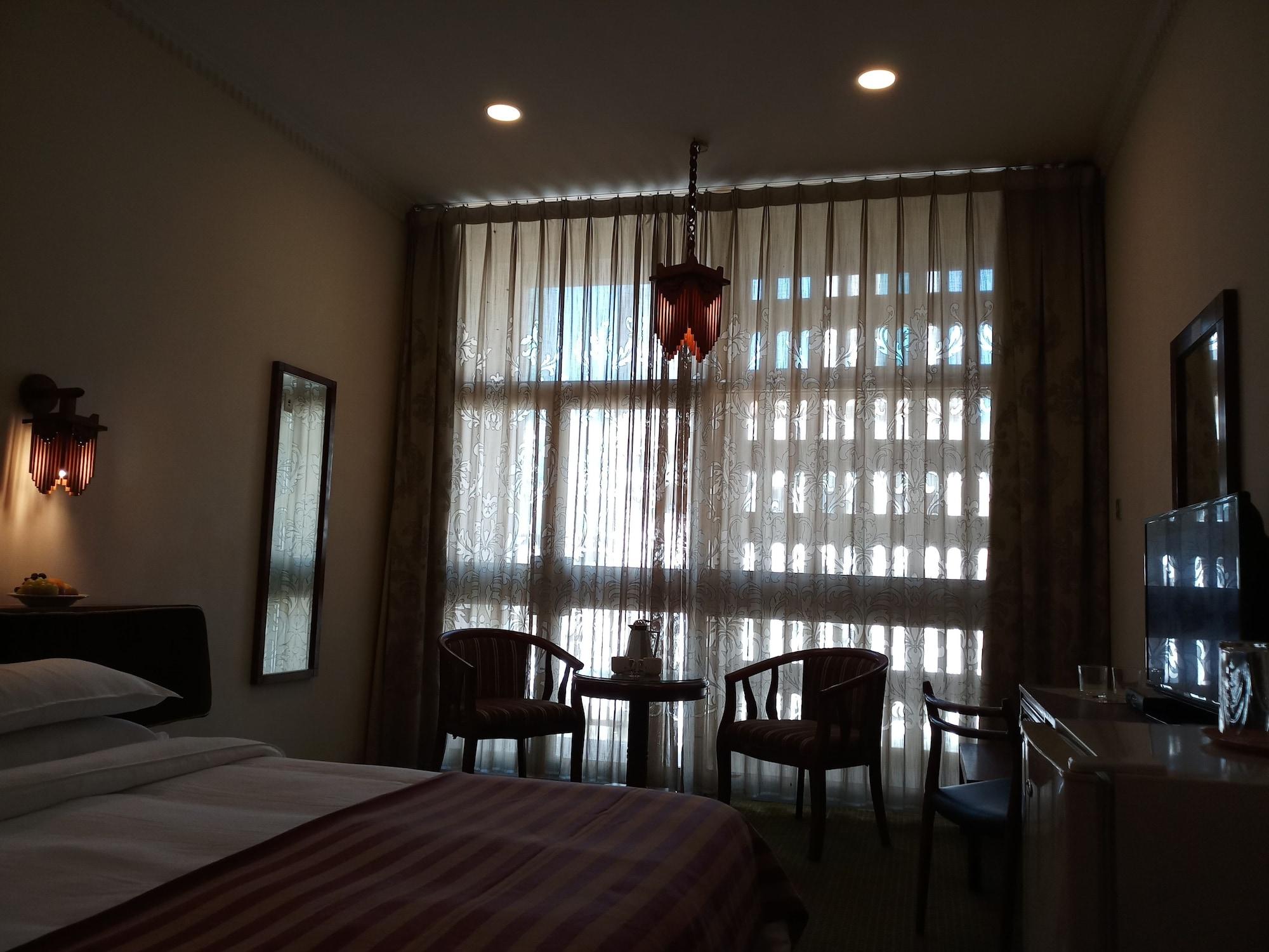 Oriental Palace Hotel Манама Экстерьер фото